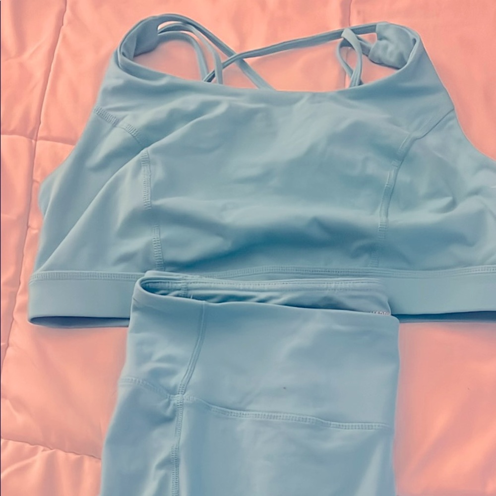Sports Bra with shorts with pockets